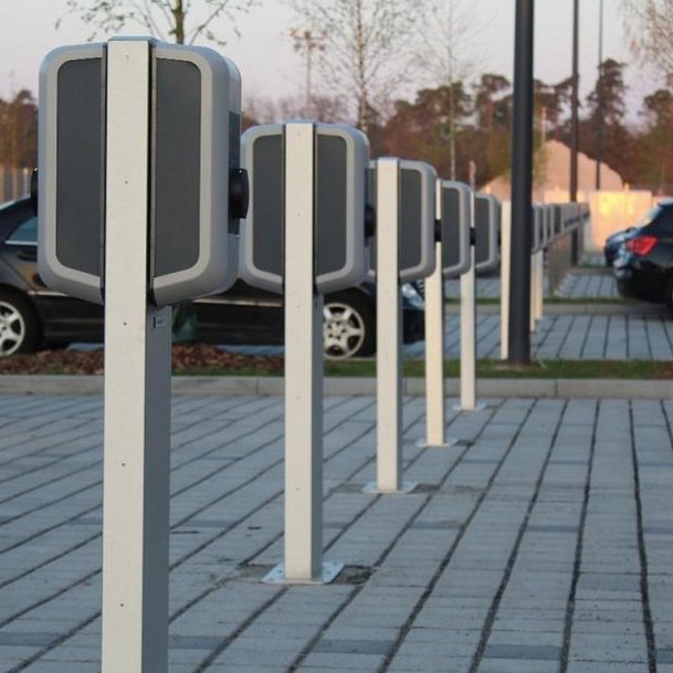 LADEINFRASTRUKTUR FÜR DIE VERKEHRSWENDE: AKASOL AG NIMMT AM NEUEN HEADQUARTER IN DARMSTADT 60 LADESÄULEN FÜR ELEKTROAUTOS IN BETRIEB
